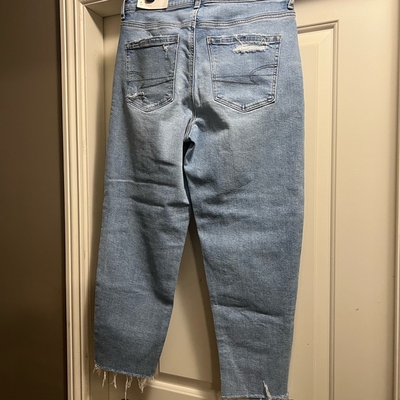 NWT American Eagle cropped MOM jeans. - Picture 2 of 5